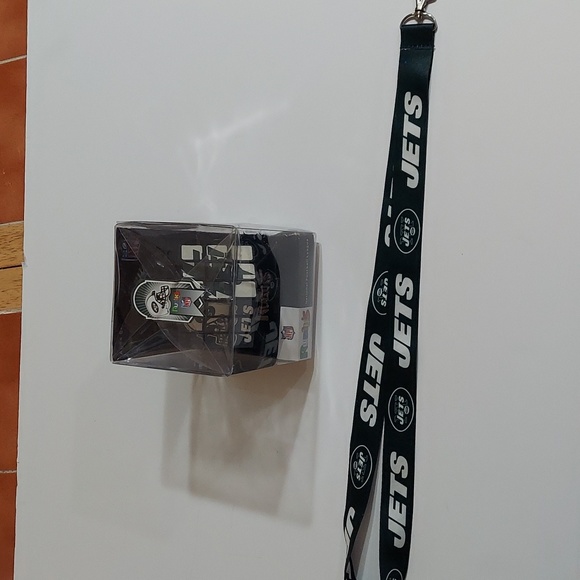 Rubiks cube jets national football league. New and sealed ,rare. With jet lanard - Picture 1 of 6